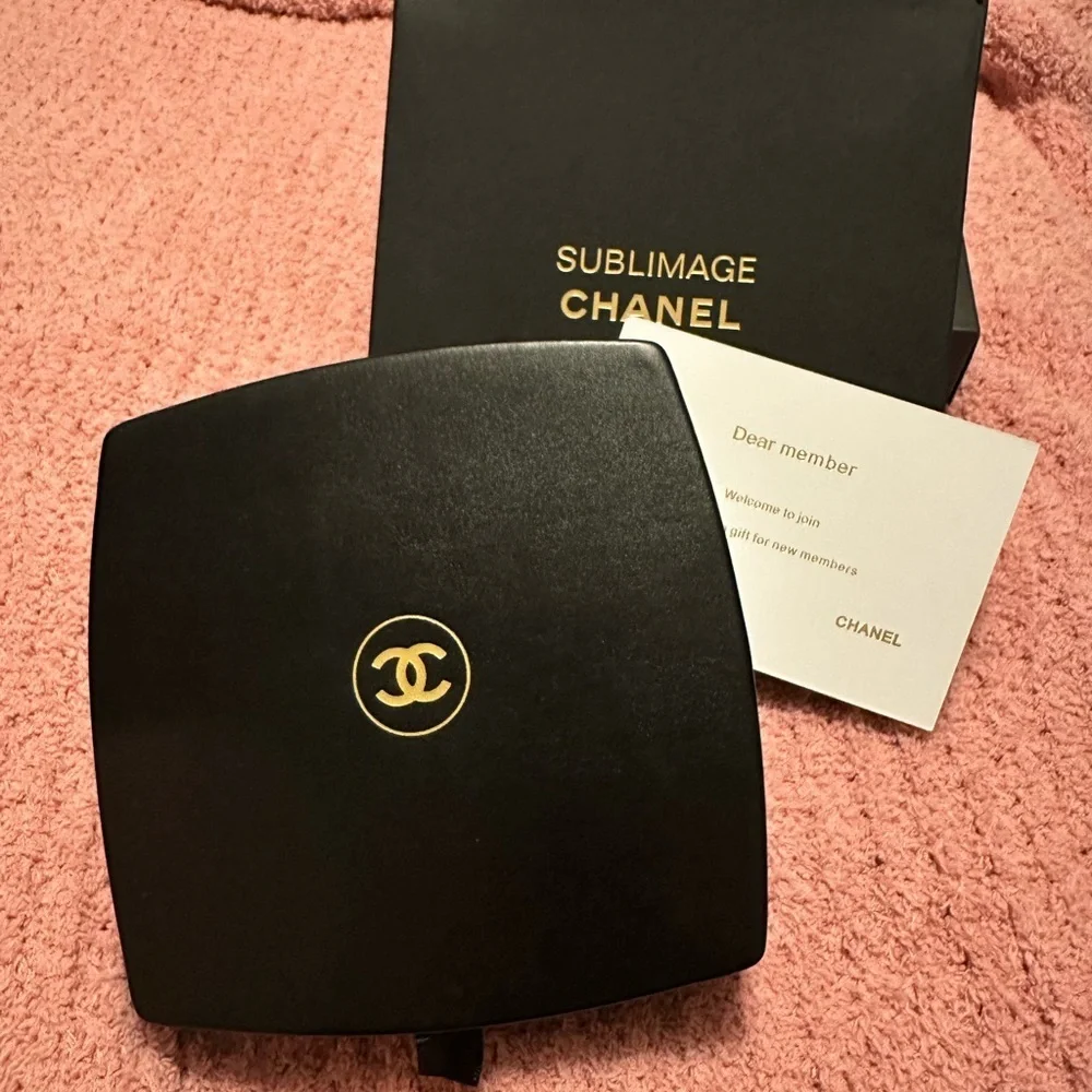 Chanel Sublimage Black and Gold Box Jewelry box/Vanity Mirror. - Picture 4 of 4